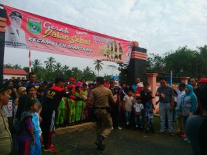 Gerak Jalan Sehat di Mantewe