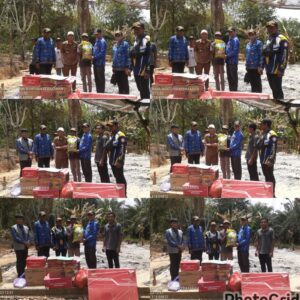 MENYALURKAN BANTUAN KORBAN KEBAKARAN DI DESA JUMBANG SATUI