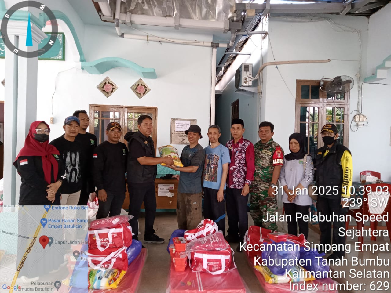 Penyerahan Bantuan Dinsos kepada korban kebakaran didesa Sejahtera Kec. Simpang Empat