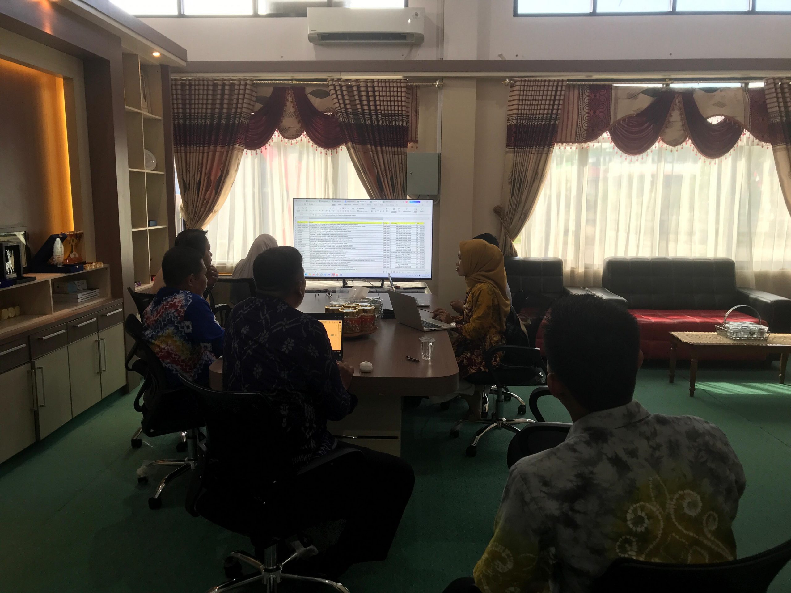 Dinas Sosial Kabupaten Tanah Bumbu Gelar Rapat Bersama Kantor Pos Terkait Penyaluran Bantuan Sosial
