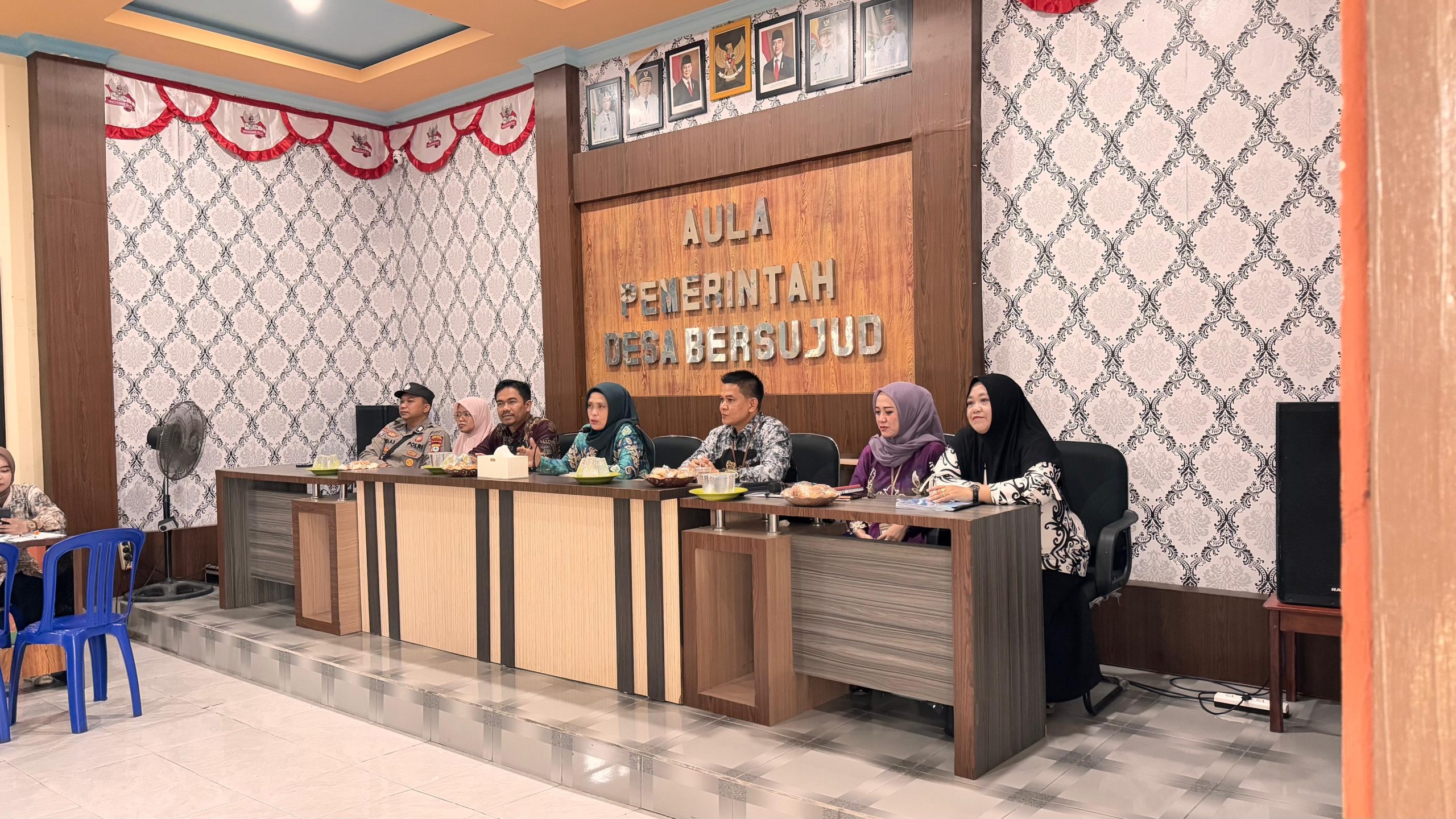 Fasilitasi pembukaan rekening Bank Kalsel kepada penerima JADUP di Desa Bersujud Kec. Simpang Empat