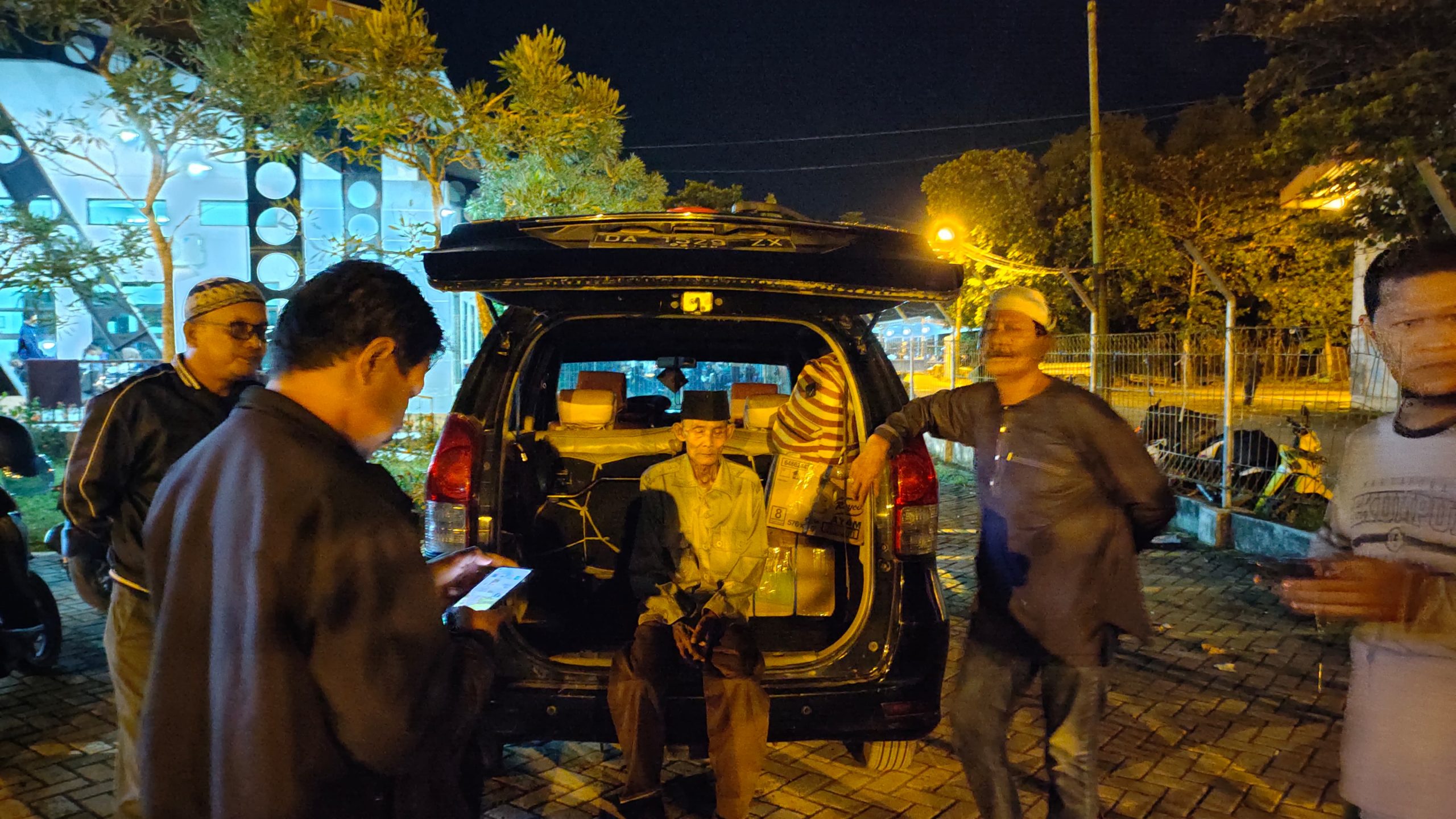 Dinas Sosial Tanah Bumbu Lakukan Pendampingan dan Pemulangan Lansia Terlantar ke Kampung Halaman