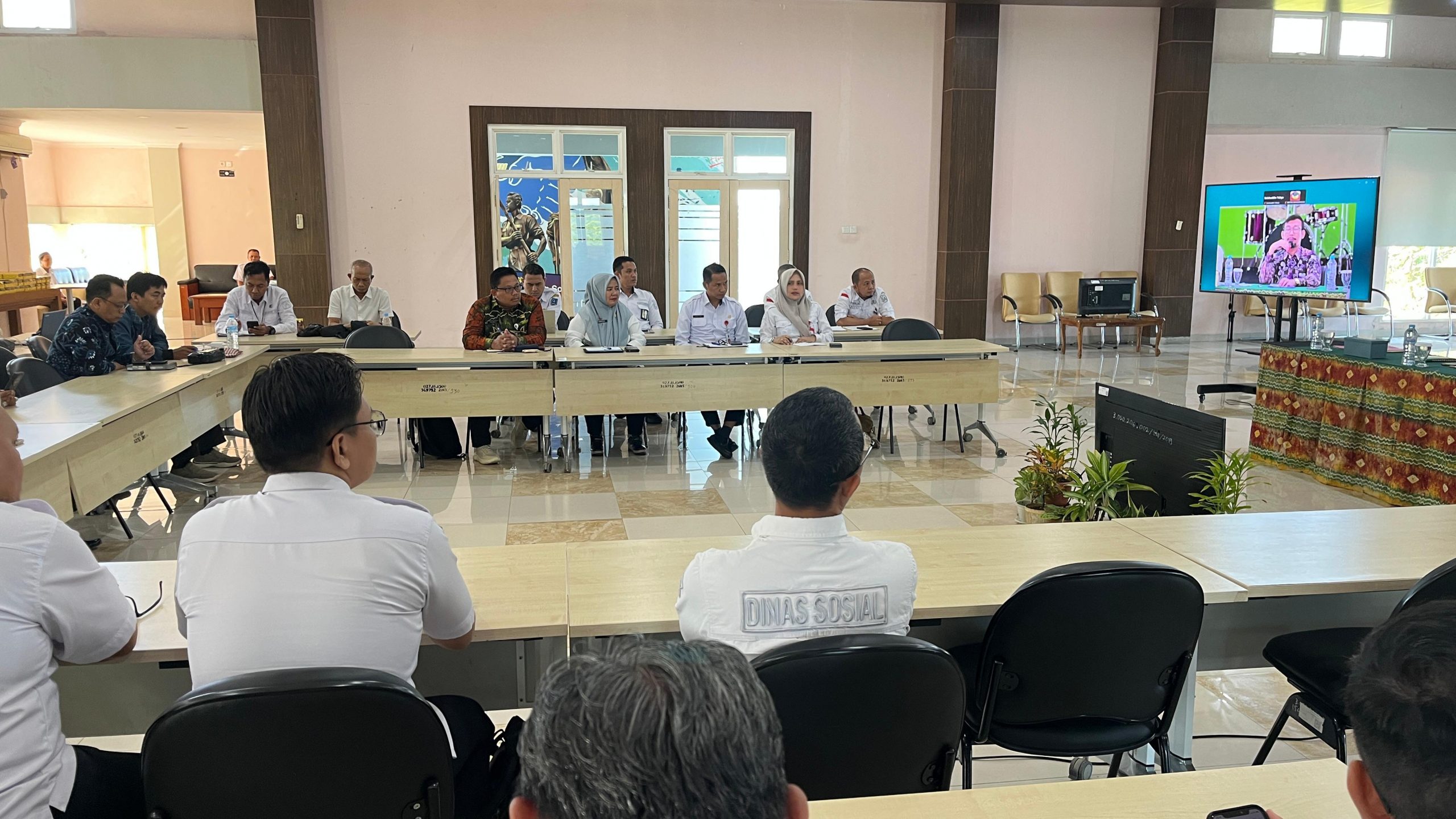 Dinas Sosial Tanah Bumbu Ikuti FGD Bersama BBPKS Regional IV Kalimantan dan BPKP Kalsel Bahas Kesiapan Program Sekolah Rakyat