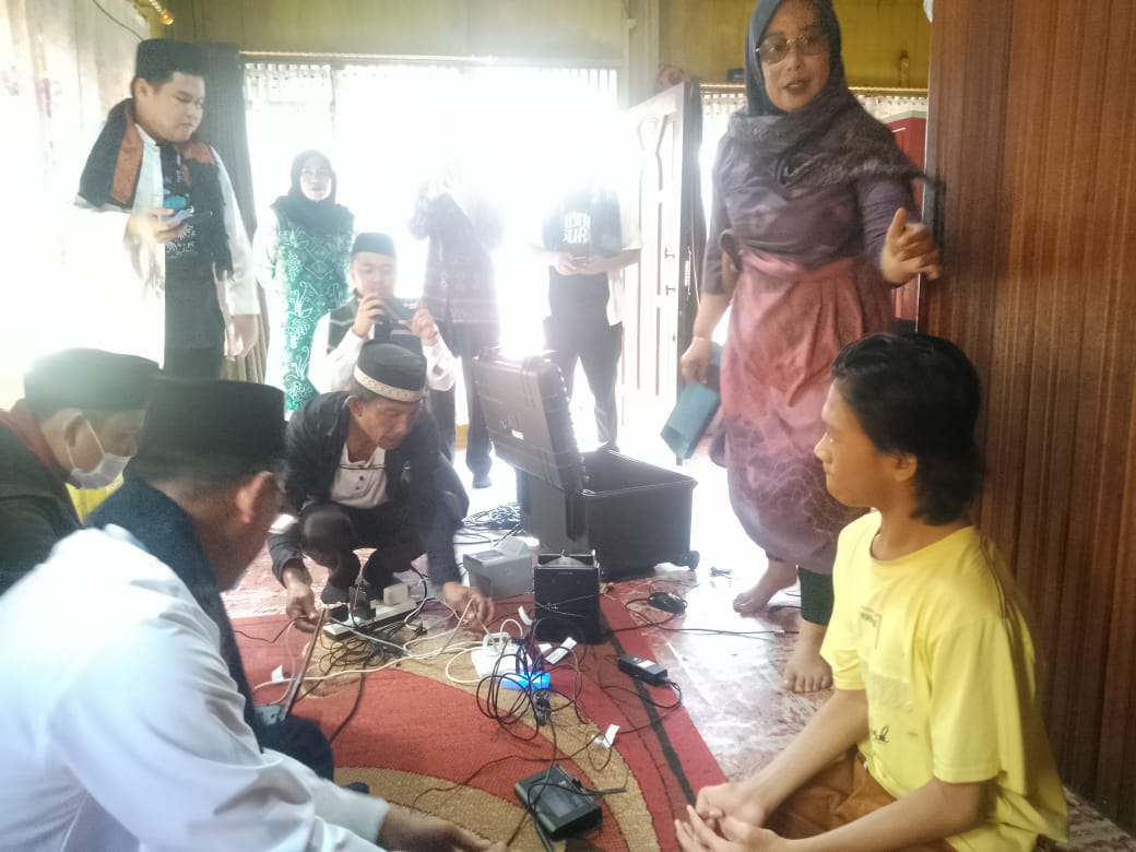 Dinas Sosial Tanah Bumbu Dampingi Tim Dukcapil dalam Program Pelangsir Masal untuk Disabilitas di Desa Pasar Baru, Kusan Hilir