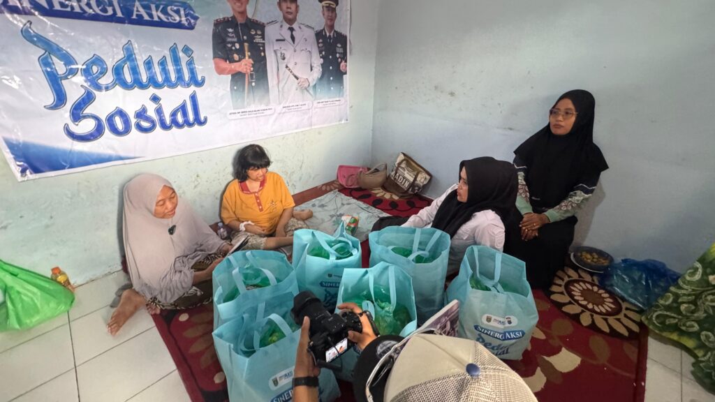 Dinas Sosial Tanah Bumbu Salurkan Bantuan Sosial dalam Kegiatan Aksi Sinergitas Peduli Sosial